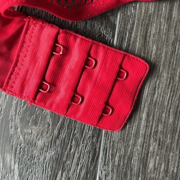 Sz36C Victoria’s Secret Vibrant Red Bra with Mesh Detail - Picture 5 of 6